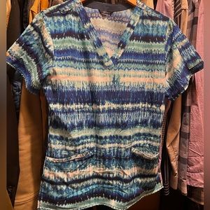 NWOT Carhartt scrub top